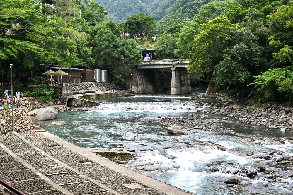 【桃園】復興區|小烏來宇內溪溫泉戲水區,夏日玩水、溪谷美人湯,山林裡享受天然碳酸氫鈉泉 - 第4張圖 【桃園】復興區|小烏來宇內溪溫泉戲水區,夏日玩水、溪谷美人湯,山林裡享受天然碳酸氫鈉泉
