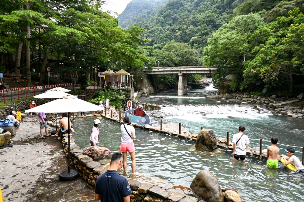 【桃園】復興區|小烏來宇內溪溫泉戲水區,夏日玩水、溪谷美人湯,山林裡享受天然碳酸氫鈉泉 - 第6張圖 【桃園】復興區|小烏來宇內溪溫泉戲水區,夏日玩水、溪谷美人湯,山林裡享受天然碳酸氫鈉泉