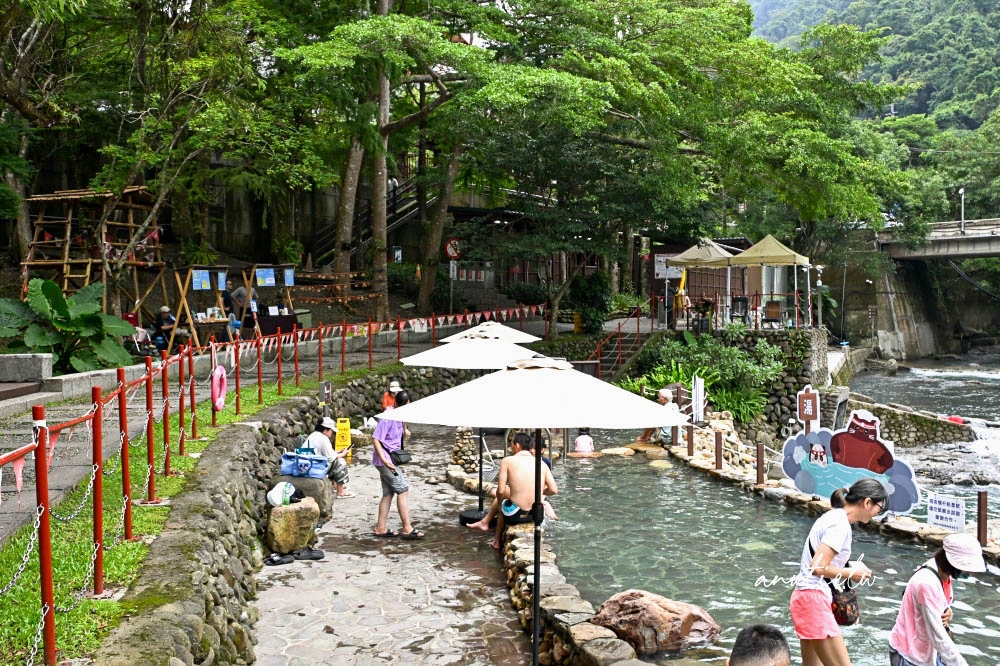 【桃園】復興區｜小烏來宇內溪溫泉戲水區，夏日玩水、溪谷美人湯，山林裡享受天然碳酸氫鈉泉