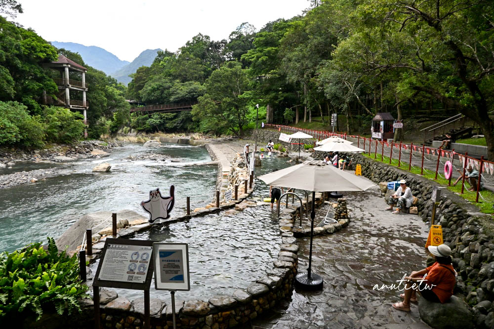 【桃園】復興區|小烏來宇內溪溫泉戲水區,夏日玩水、溪谷美人湯,山林裡享受天然碳酸氫鈉泉 - 第5張圖 【桃園】復興區|小烏來宇內溪溫泉戲水區,夏日玩水、溪谷美人湯,山林裡享受天然碳酸氫鈉泉