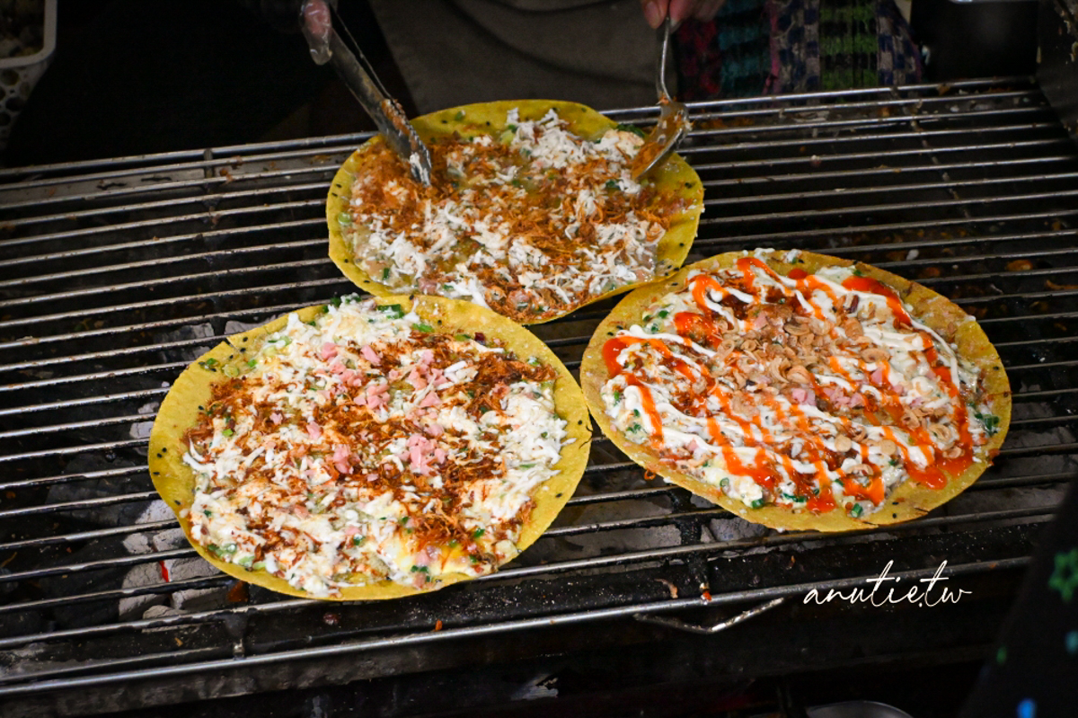 【河內美食】Bánh Tráng Bé My|河內必吃米紙 Pizza!炭火現烤酥脆,越南特色街頭小吃 - 第8張圖 【河內美食】Bánh Tráng Bé My|河內必吃米紙 Pizza!炭火現烤酥脆,越南特色街頭小吃