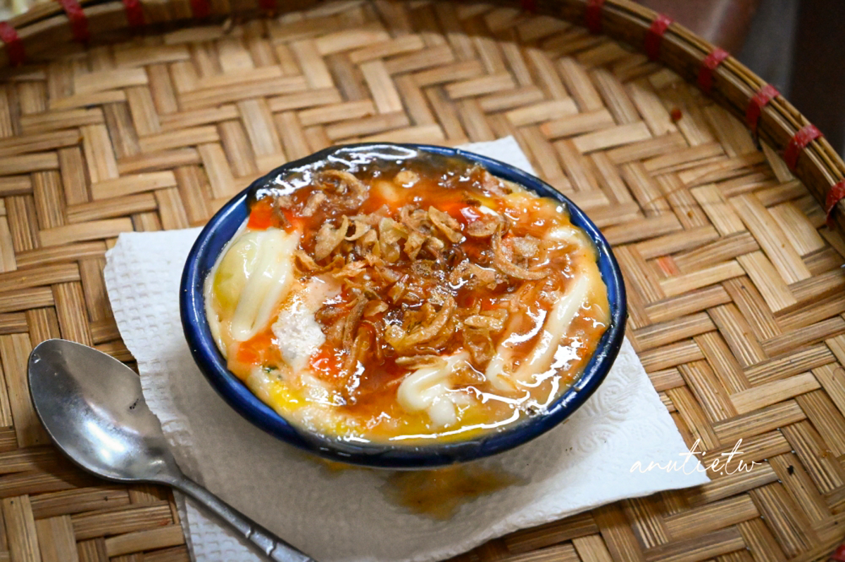 【河內美食】Bánh Tráng Bé My｜河內必吃米紙 Pizza！炭火現烤酥脆，越南特色街頭小吃