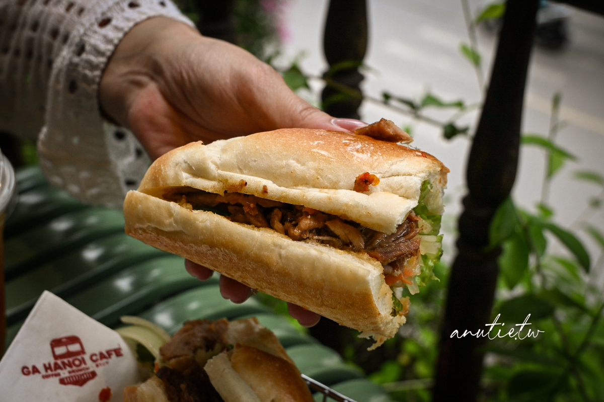 【河內美食】Ga Hanoi Cafe｜河內越南法國麵包推薦，在地導遊推薦，綜合、豬肉加肝醬，各種口味都值得一試