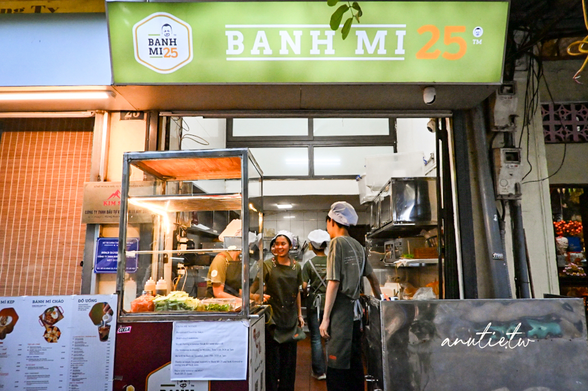 【越南】河內老城區｜Banh Mi 25，脆皮豬甜滋滋像燒臘，招牌綜合肝醬叉燒中規中矩，現金交易人氣排隊麵包店