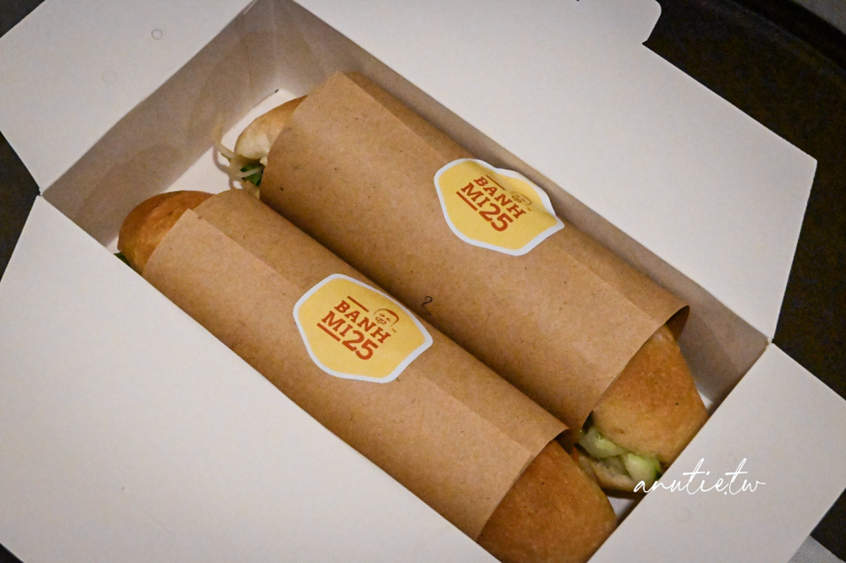【越南】河內老城區｜Banh Mi 25，脆皮豬甜滋滋像燒臘，招牌綜合肝醬叉燒中規中矩，現金交易人氣排隊麵包店