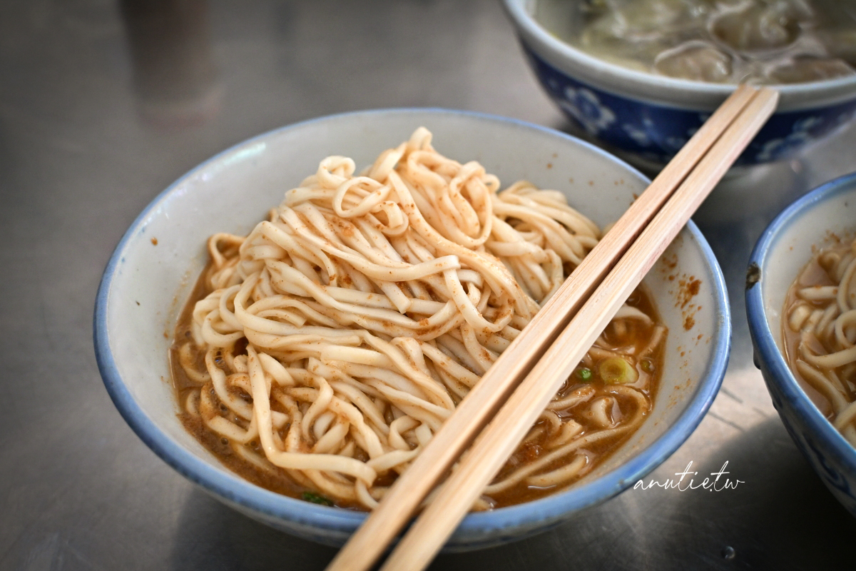 【宜蘭】羅東|無招牌麵店 清爽口味麻醬麵 滑嫩餛飩清甜內餡 古早味麵店推薦 - 第18張圖 【宜蘭】羅東|無招牌麵店 清爽口味麻醬麵 滑嫩餛飩清甜內餡 古早味麵店推薦