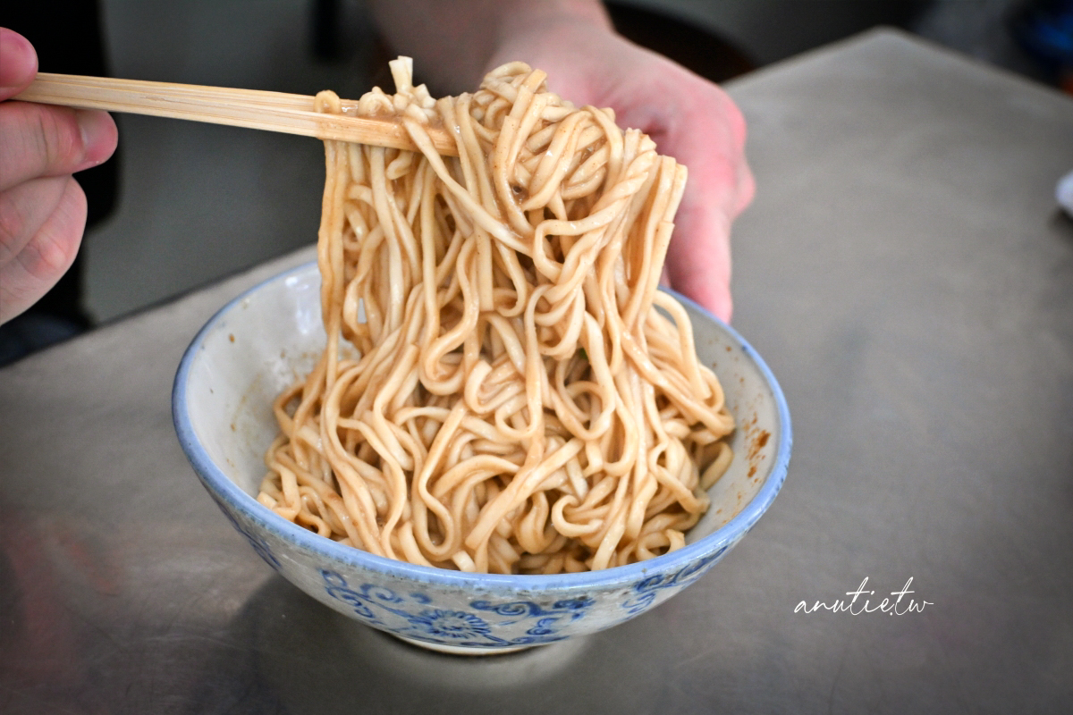 【宜蘭】羅東|無招牌麵店 清爽口味麻醬麵 滑嫩餛飩清甜內餡 古早味麵店推薦 - 第19張圖 【宜蘭】羅東|無招牌麵店 清爽口味麻醬麵 滑嫩餛飩清甜內餡 古早味麵店推薦