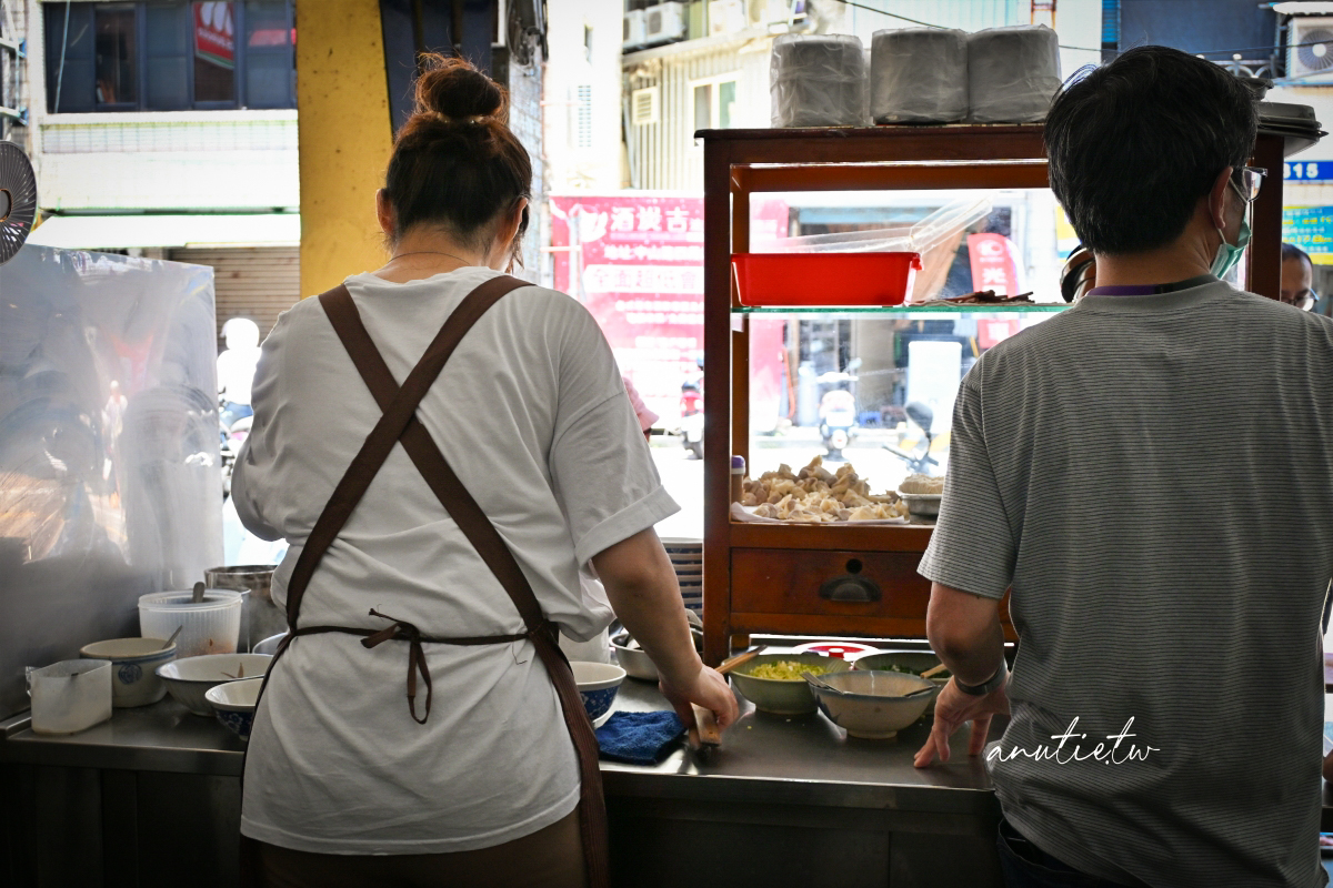 【宜蘭】羅東|無招牌麵店 清爽口味麻醬麵 滑嫩餛飩清甜內餡 古早味麵店推薦 - 第5張圖 【宜蘭】羅東|無招牌麵店 清爽口味麻醬麵 滑嫩餛飩清甜內餡 古早味麵店推薦