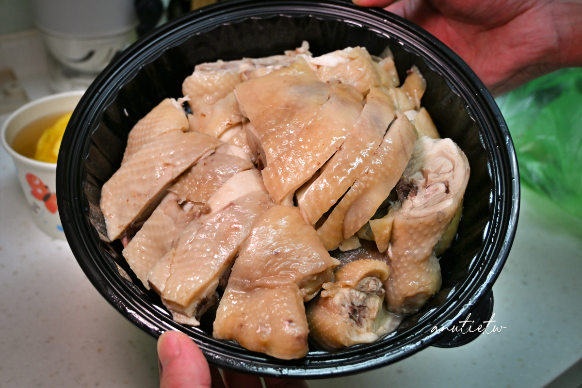 【台北內湖美食】西湖站｜青三代，陽明山青菜園第三代開到內湖了，白斬雞便當一個人也能吃果凍雞！