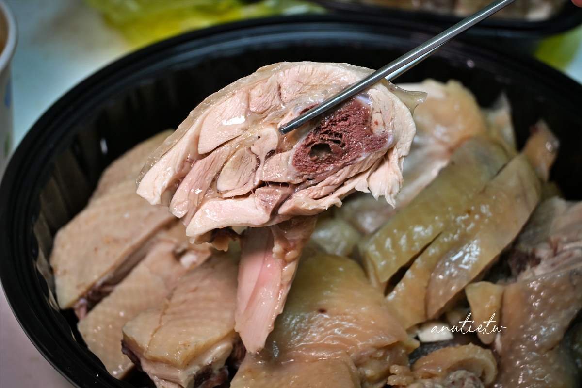 【台北內湖美食】西湖站|青三代,陽明山青菜園第三代開到內湖了,白斬雞便當一個人也能吃果凍雞! - 第7張圖 【台北內湖美食】西湖站|青三代,陽明山青菜園第三代開到內湖了,白斬雞便當一個人也能吃果凍雞!