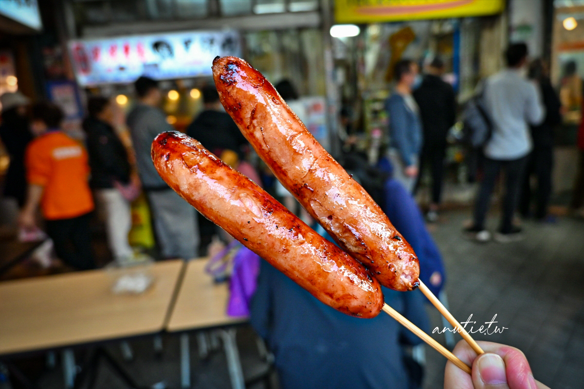 【台北】龍山寺站|李家黑豬肉香腸,現烤黑豬肉香腸皮脆多汁,這幾年一路漲價,排隊人潮還是沒少過 - 第10張圖 【台北】龍山寺站|李家黑豬肉香腸,現烤黑豬肉香腸皮脆多汁,這幾年一路漲價,排隊人潮還是沒少過