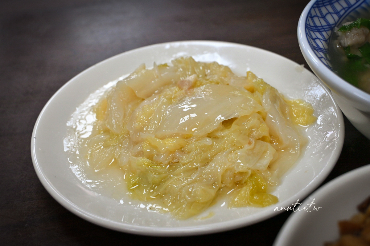 【台北萬華】華西街大鐤肉羹｜60年老字號清湯肉羹扎實有嚼勁，香菇滷肉飯偏鹹踩雷
