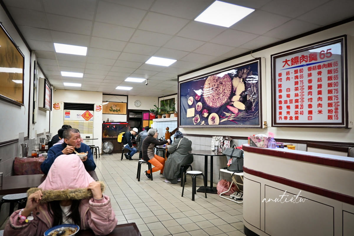 【台北萬華】華西街大鐤肉羹｜60年老字號清湯肉羹扎實有嚼勁，香菇滷肉飯偏鹹踩雷