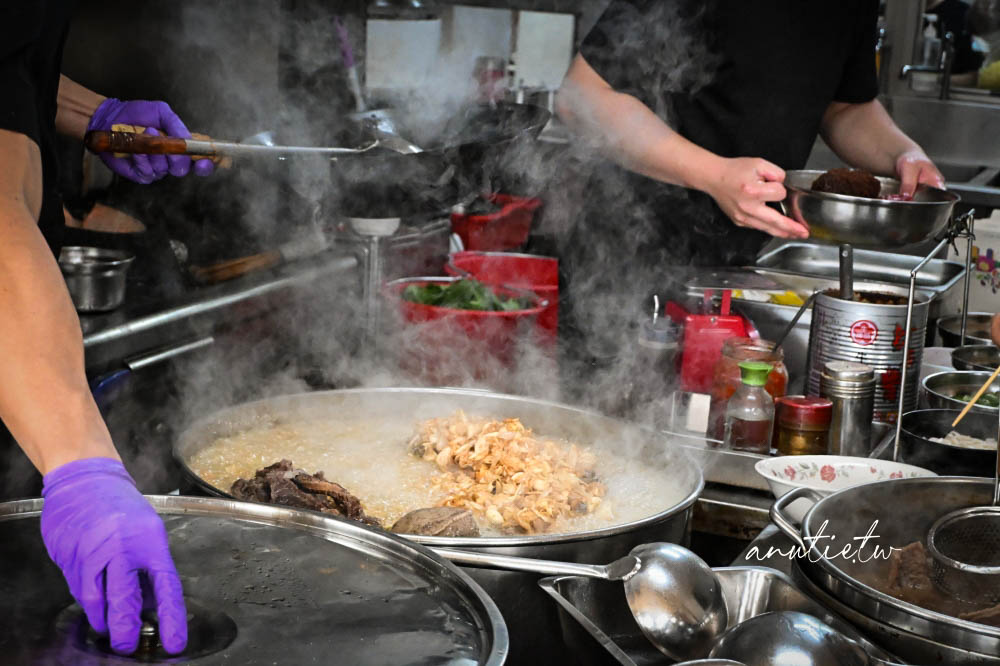 【中壢美食】中壢牛家莊｜中壢牛肉火鍋老店推薦，綜合火鍋、牛肉炒麵、熱炒一次滿足，適合多人聚餐