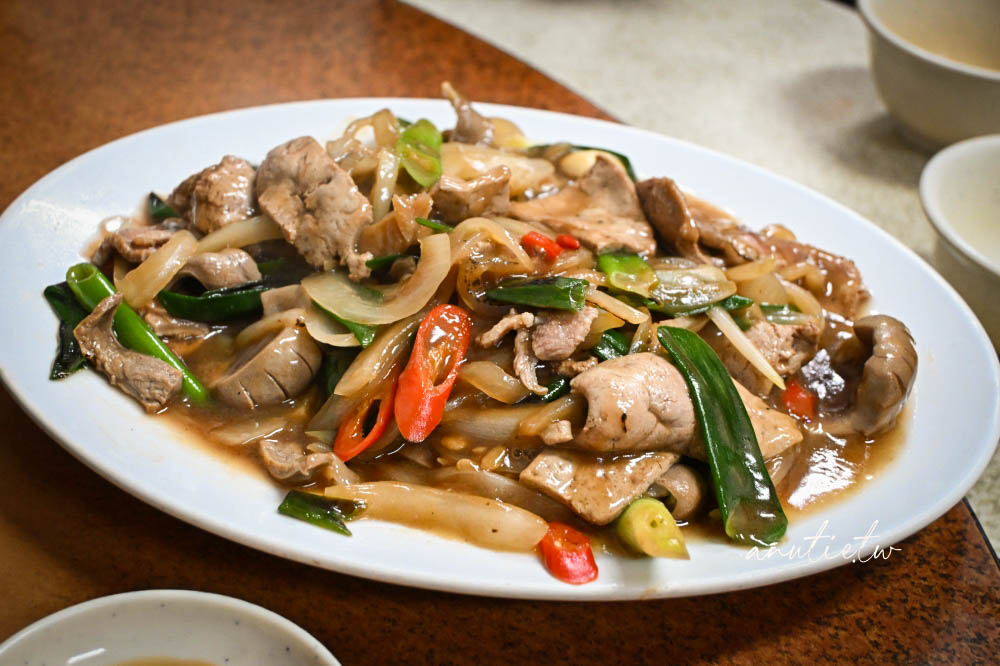 【中壢美食】中壢牛家莊｜中壢牛肉火鍋老店推薦，綜合火鍋、牛肉炒麵、熱炒一次滿足，適合多人聚餐