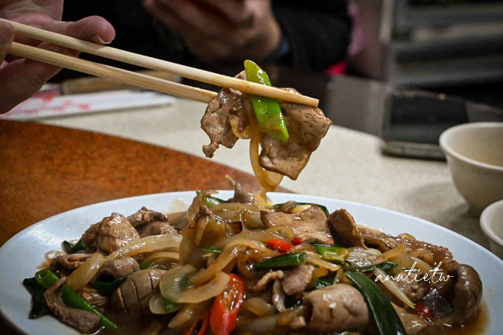 【中壢美食】中壢牛家莊｜中壢牛肉火鍋老店推薦，綜合火鍋、牛肉炒麵、熱炒一次滿足，適合多人聚餐