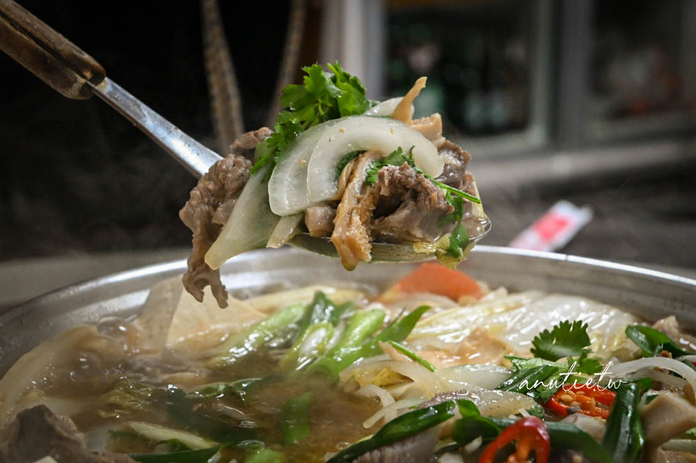 【中壢美食】中壢牛家莊｜中壢牛肉火鍋老店推薦，綜合火鍋、牛肉炒麵、熱炒一次滿足，適合多人聚餐