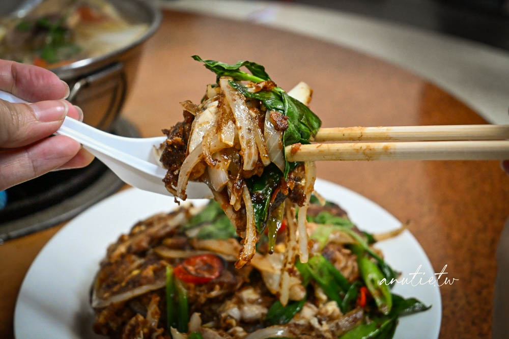 【中壢美食】中壢牛家莊｜中壢牛肉火鍋老店推薦，綜合火鍋、牛肉炒麵、熱炒一次滿足，適合多人聚餐