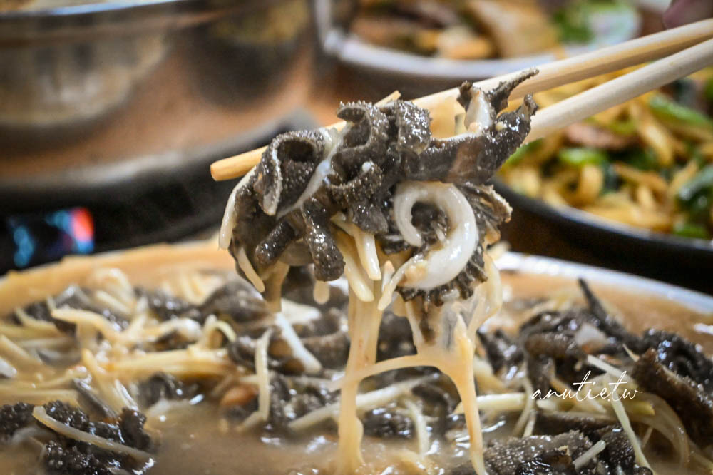【中壢美食】中壢牛家莊｜中壢牛肉火鍋老店推薦，綜合火鍋、牛肉炒麵、熱炒一次滿足，適合多人聚餐
