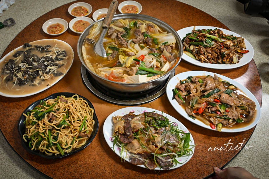 【中壢美食】中壢牛家莊｜中壢牛肉火鍋老店推薦，綜合火鍋、牛肉炒麵、熱炒一次滿足，適合多人聚餐