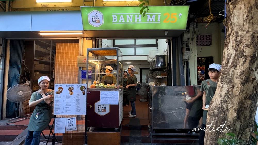 【越南】河內老城區｜Banh Mi 25，脆皮豬甜滋滋像燒臘，招牌綜合肝醬叉燒中規中矩，現金交易人氣排隊麵包店