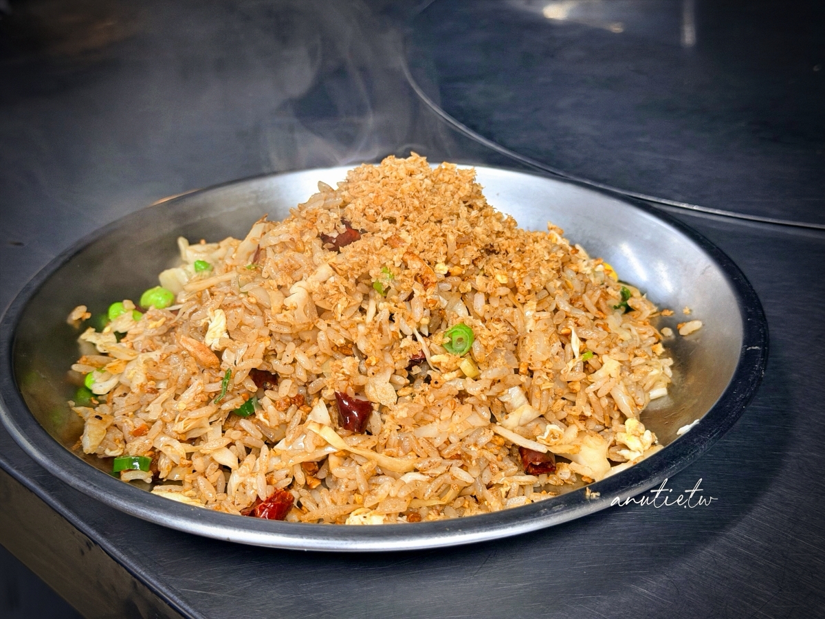 【台北】公館站｜水源食坊不一樣炒飯，避風塘蟹炒飯粒粒分明超涮嘴，盤底中獎一天三盤免費吃