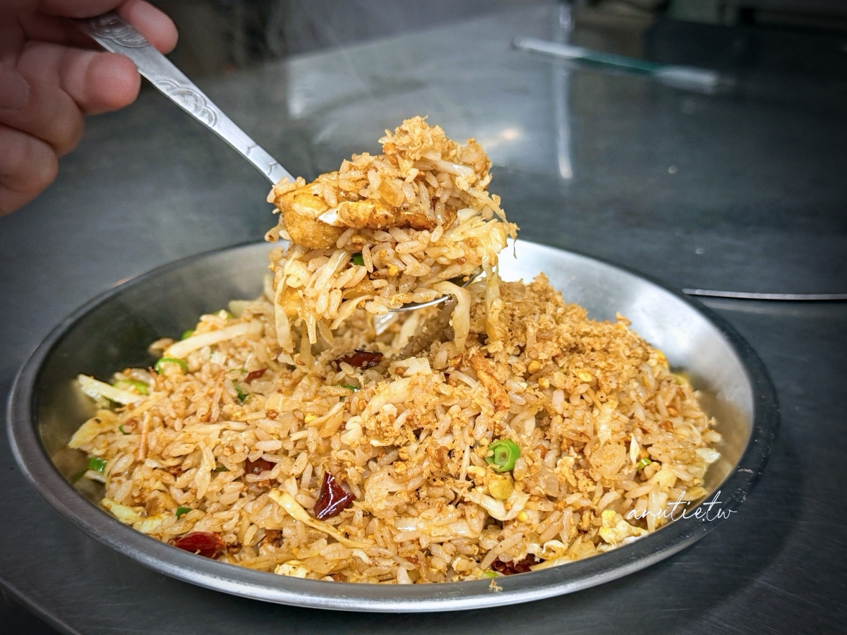 【台北】公館站｜水源食坊不一樣炒飯，避風塘蟹炒飯粒粒分明超涮嘴，盤底中獎一天三盤免費吃