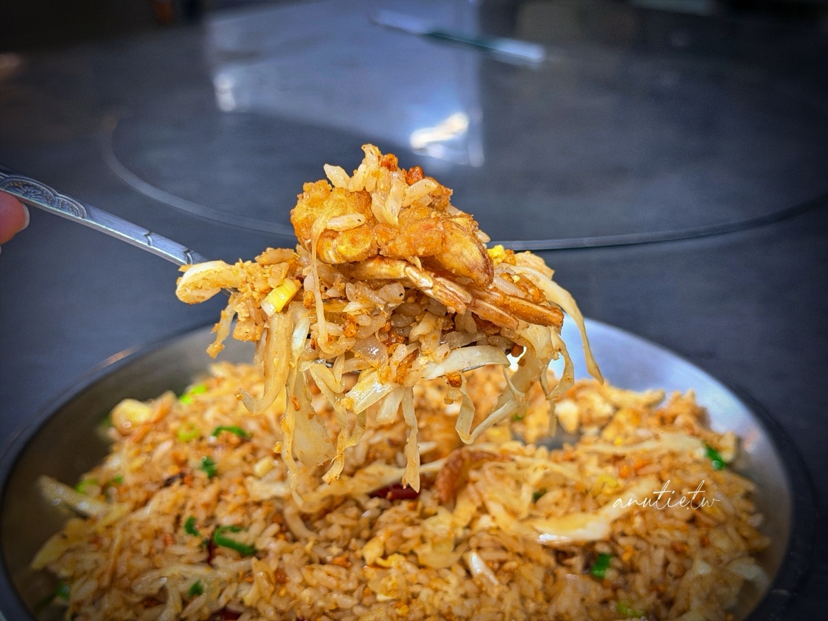 【台北】公館站｜水源食坊不一樣炒飯，避風塘蟹炒飯粒粒分明超涮嘴，盤底中獎一天三盤免費吃