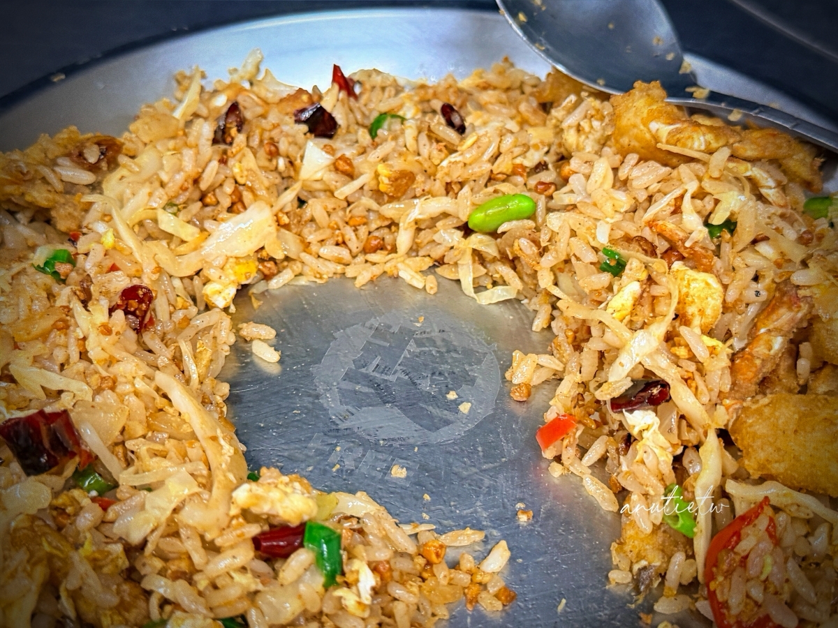 【台北】公館站｜水源食坊不一樣炒飯，避風塘蟹炒飯粒粒分明超涮嘴，盤底中獎一天三盤免費吃
