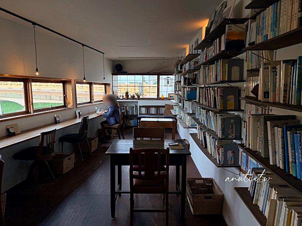 【岡山咖啡廳】後樂園|Cafe Moyau,旭川旁老屋咖啡廳,蛋糕有水準還可以選半半,一次可以吃到兩種口味! - 第9張圖 【岡山咖啡廳】後樂園|Cafe Moyau,旭川旁老屋咖啡廳,蛋糕有水準還可以選半半,一次可以吃到兩種口味!